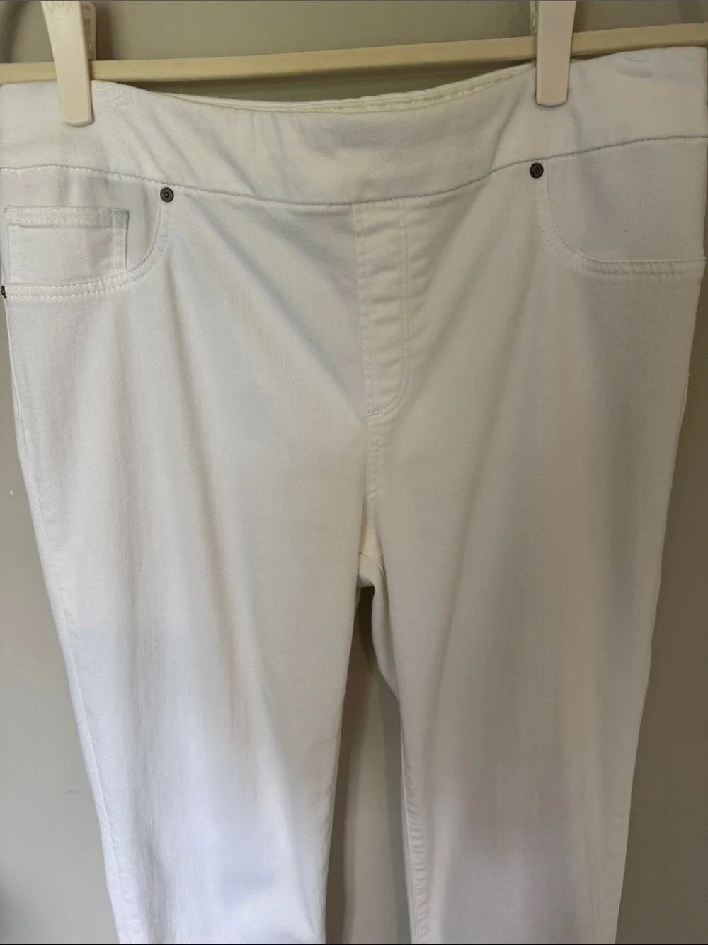 Chico's White Cropped Triple Frayed-Hem Pull On Pants Size 2 (10/12) - Picture 2 of 8